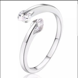 3/$25 💗💍Silver zircon ring heart stack bypass